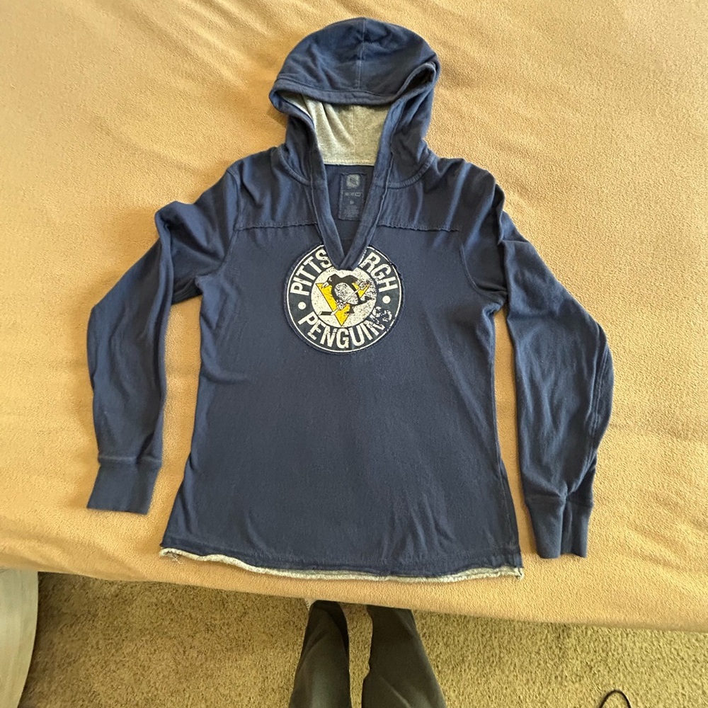 Pittsburgh Penguins CCM Women’s Blue Hoodie size medium